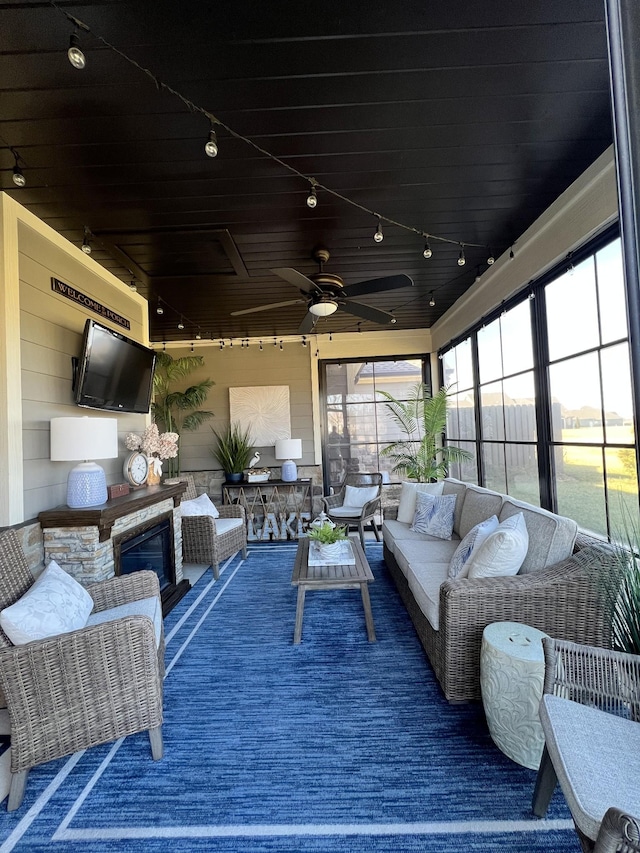 sunroom / solarium with ceiling fan