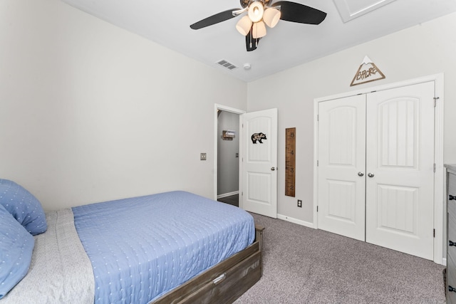 bedroom featuring ceiling fan, carpet flooring, visible vents, baseboards, and a closet