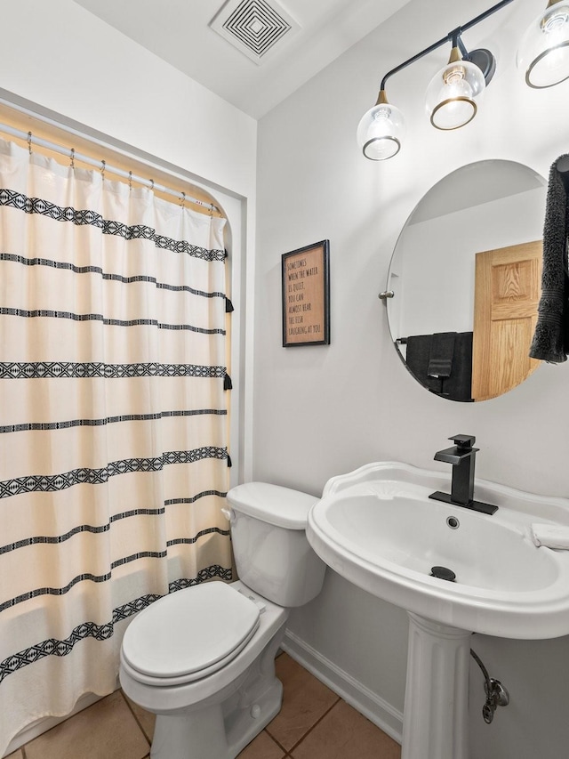 full bathroom with a shower with curtain, visible vents, toilet, and tile patterned floors