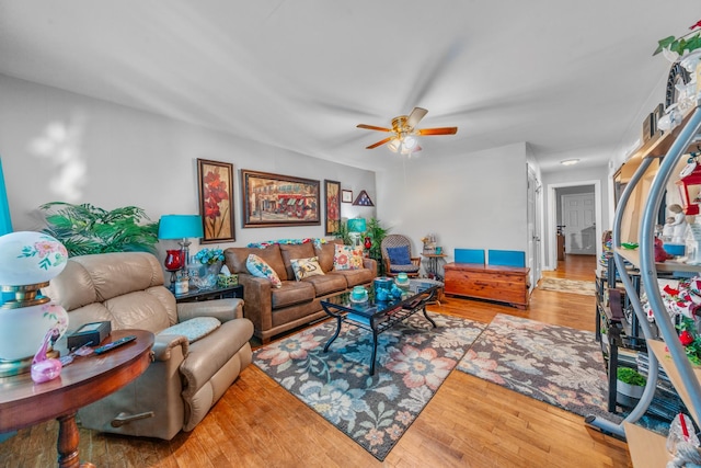 living room with light wood-style flooring and ceiling fan