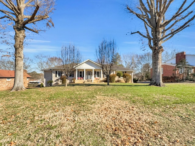 view of front facade featuring a front lawn