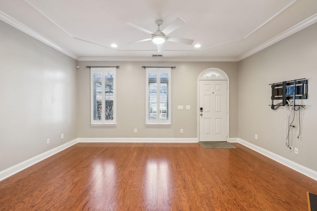 entrance foyer featuring crown molding, recessed lighting, a ceiling fan, wood finished floors, and baseboards