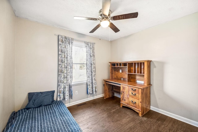 bedroom featuring dark wood-style floors, ceiling fan, visible vents, and baseboards