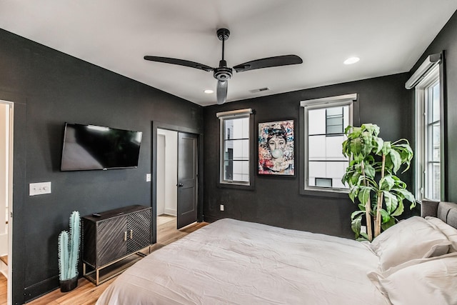 bedroom with light wood-style flooring, recessed lighting, visible vents, baseboards, and a ceiling fan