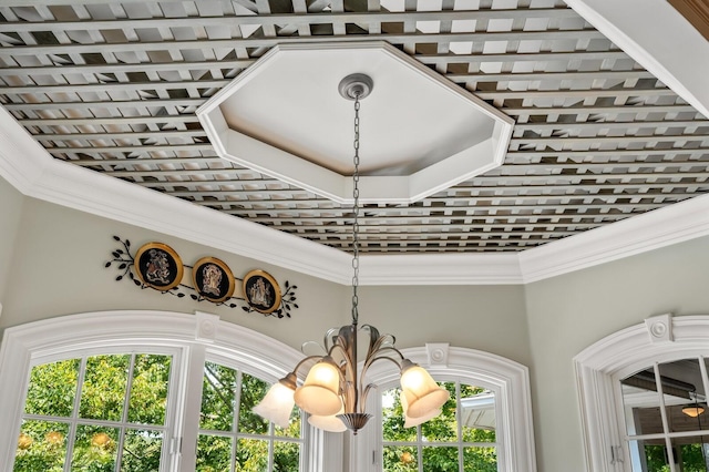 details with an inviting chandelier and crown molding