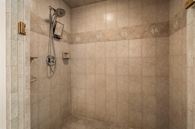 full bath with tiled shower