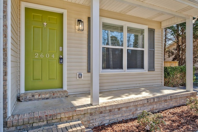 property entrance featuring a porch