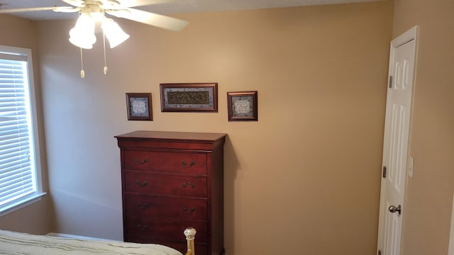 bedroom with ceiling fan