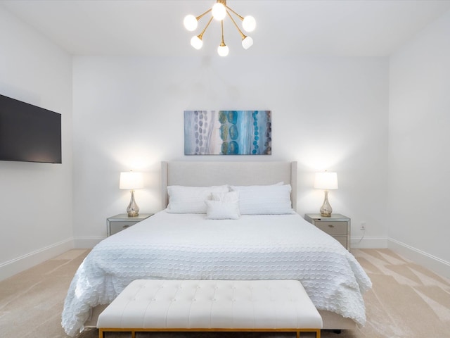 bedroom with light carpet, an inviting chandelier, and baseboards