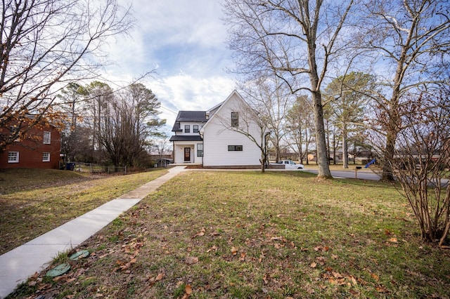 view of front facade with a front lawn