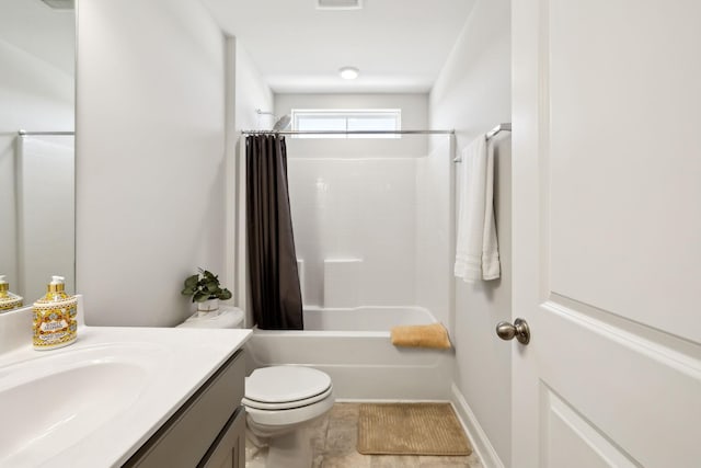 full bath with visible vents, shower / bathtub combination with curtain, toilet, vanity, and baseboards