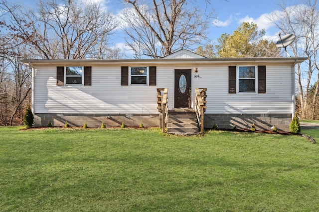 view of front of house featuring crawl space and a front yard