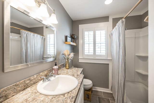 bathroom with a healthy amount of sunlight, shower / bath combo, baseboards, and vanity