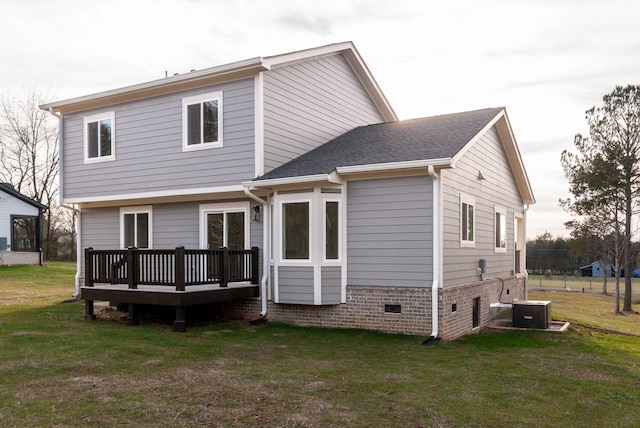 rear view of house featuring cooling unit, roof with shingles, a yard, and a wooden deck