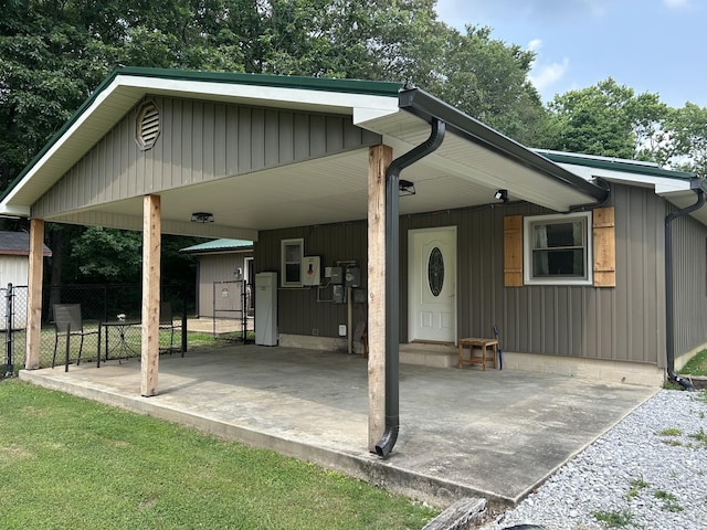 403 Bryan Blvd, Manchester, TN 37355 - view of front facade featuring a carport and a patio