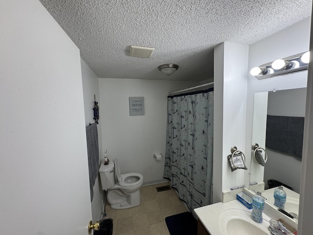 full bathroom with visible vents, toilet, vanity, a shower with shower curtain, and a textured ceiling