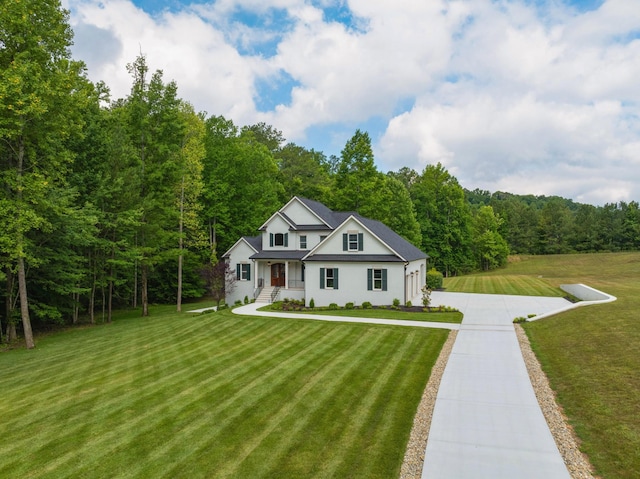 view of front of home featuring a forest view and a front lawn