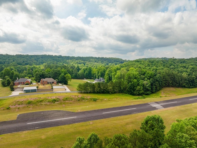 birds eye view of property featuring a forest view