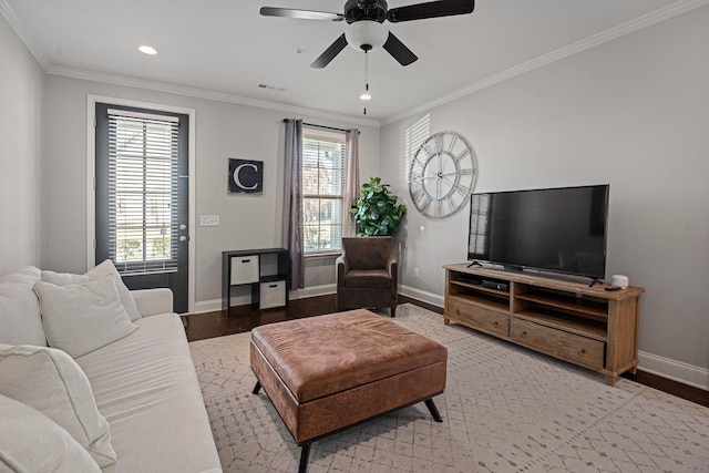 living area featuring baseboards, a ceiling fan, ornamental molding, wood finished floors, and recessed lighting