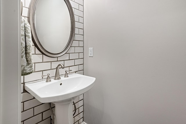 bathroom featuring backsplash