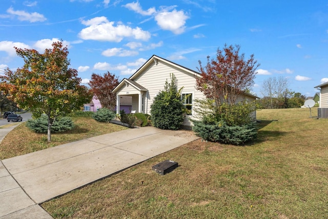 view of front of property featuring a front lawn