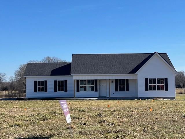 single story home with a front lawn