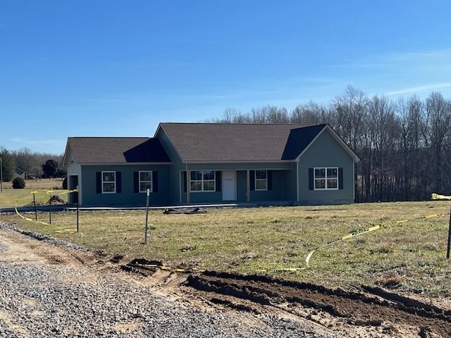 single story home with a front yard