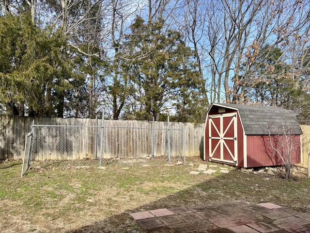 view of yard with a shed, an outdoor structure, and a fenced backyard