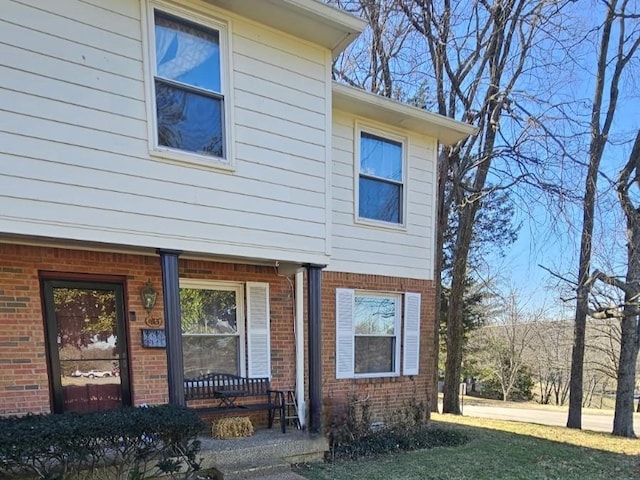 view of front facade with a front lawn and brick siding