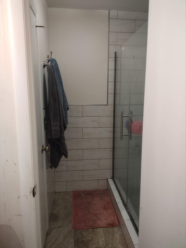 full bathroom featuring a shower stall