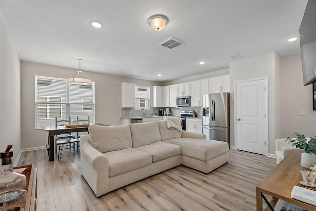 805 Coronation Dr, Antioch, TN 37013 - living area featuring light wood finished floors, baseboards, visible vents, and recessed lighting