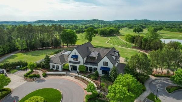 birds eye view of property featuring a forest view