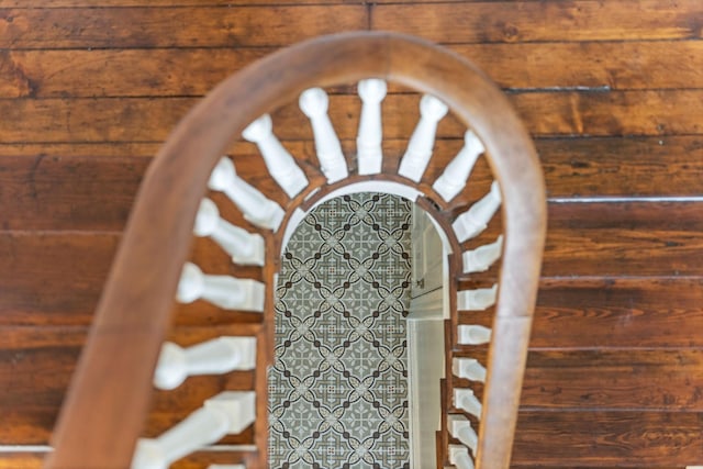 interior details featuring arched walkways