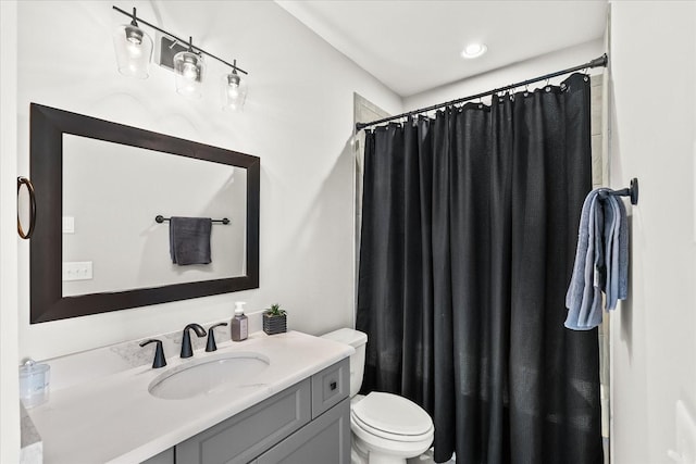 bathroom featuring a shower with shower curtain, vanity, and toilet