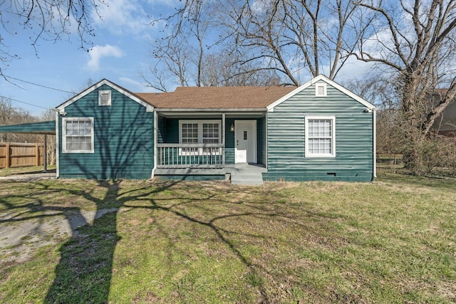 view of front of house featuring a shingled roof, crawl space, fence, a porch, and a front yard