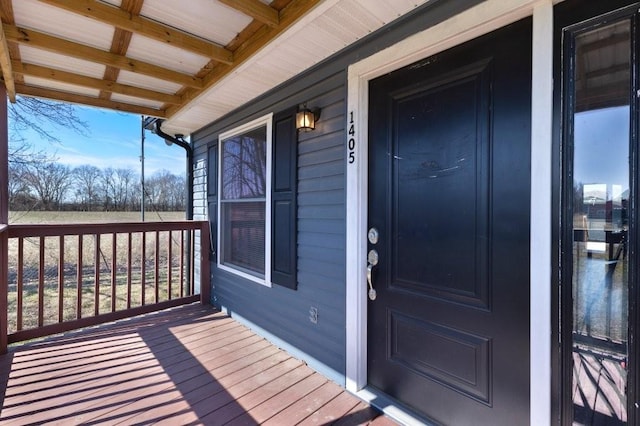 property entrance featuring a porch