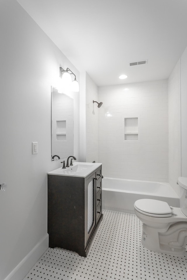 full bath featuring shower / bathtub combination, visible vents, toilet, vanity, and baseboards