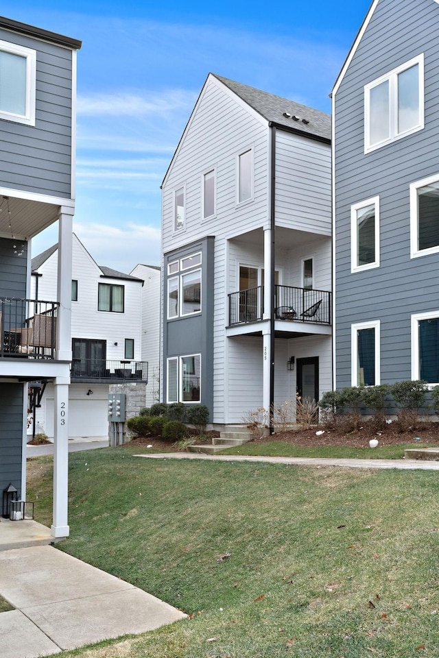 exterior space featuring a lawn