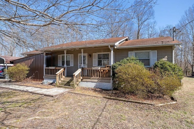 ranch-style house featuring a porch