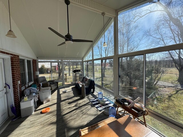 sunroom / solarium featuring a ceiling fan