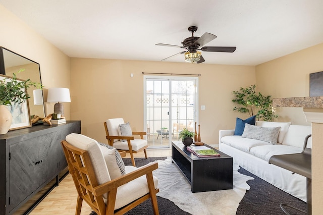 living room featuring light wood-style floors and a ceiling fan