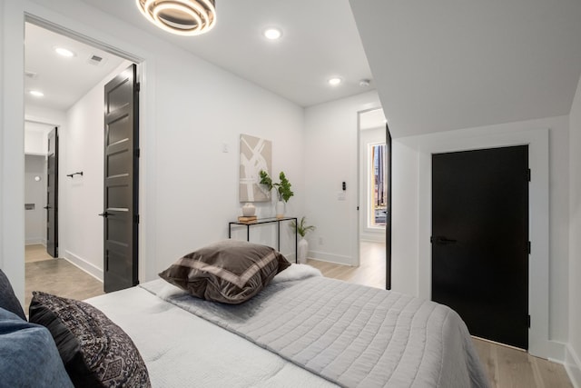 bedroom with light wood-style flooring, visible vents, baseboards, and recessed lighting