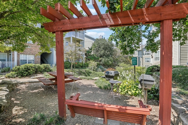 view of yard featuring a pergola