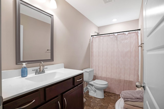 full bath with shower / bath combo with shower curtain, toilet, and vanity