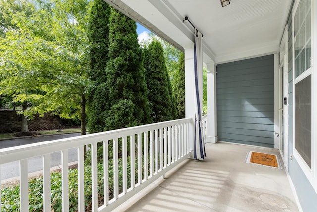 balcony featuring covered porch