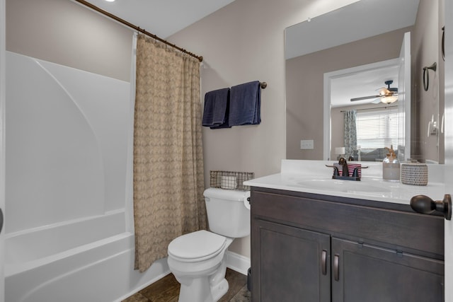 full bath with ceiling fan, vanity, toilet, and shower / tub combo with curtain