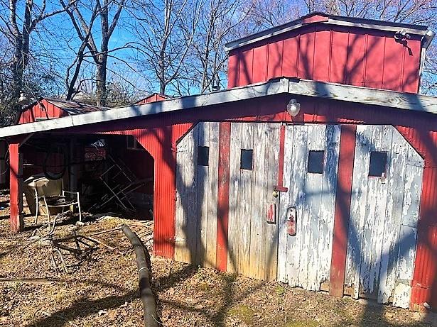 view of outbuilding with an outbuilding