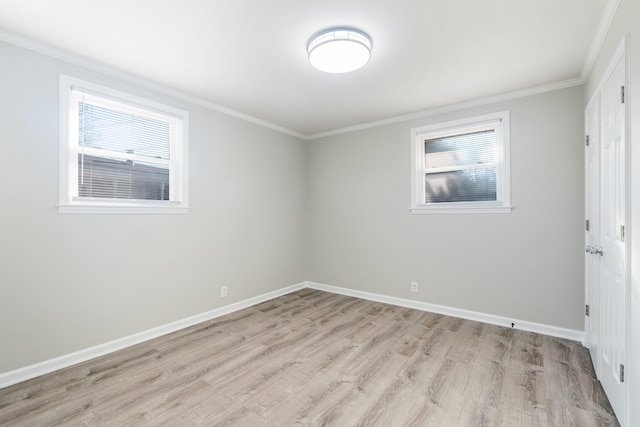 unfurnished room featuring light wood-style flooring, baseboards, and crown molding