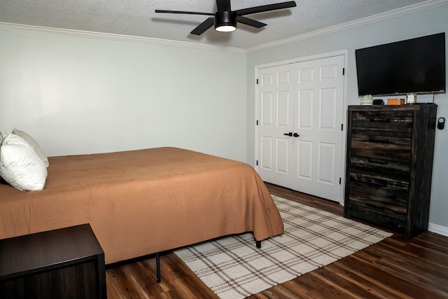 bedroom with ornamental molding, a ceiling fan, a textured ceiling, and wood finished floors