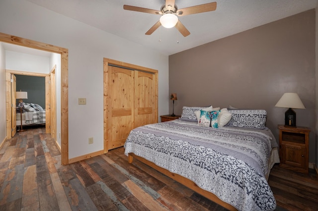 bedroom featuring dark wood-type flooring, a closet, ceiling fan, and baseboards